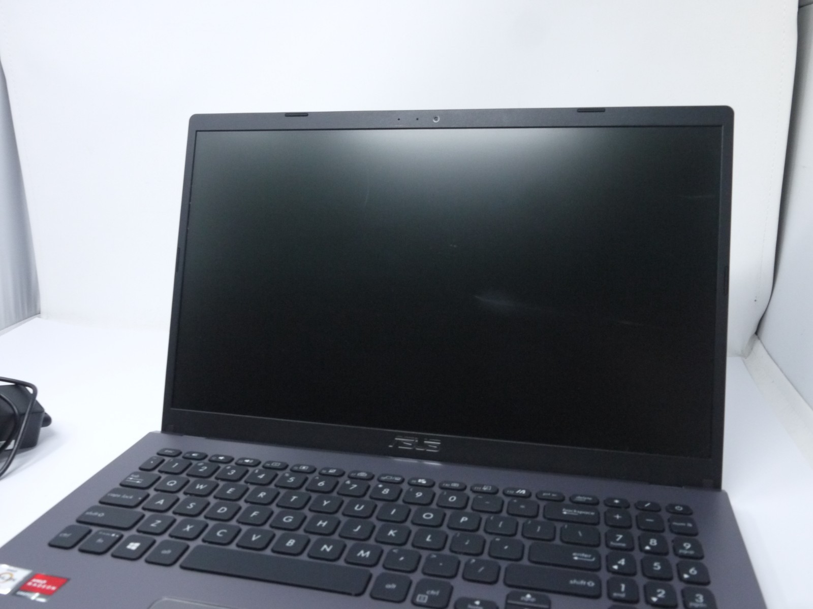 Asus Vivobook M509D 15.6″ Laptop – AMD Silver 3050U / 4GB / 1TB HDD / Win11