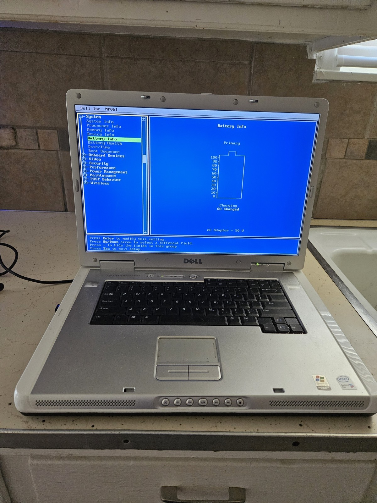 Dell Latitude D400 Laptop Win XP Pro + Docking Station Vintage Works