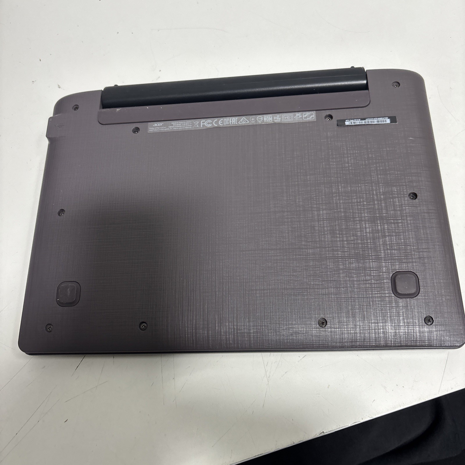 Acer Aspire 10e SW3-016 2-in-1 Multi-Touch Laptop/Tablet 1.44 GHz Windows 10