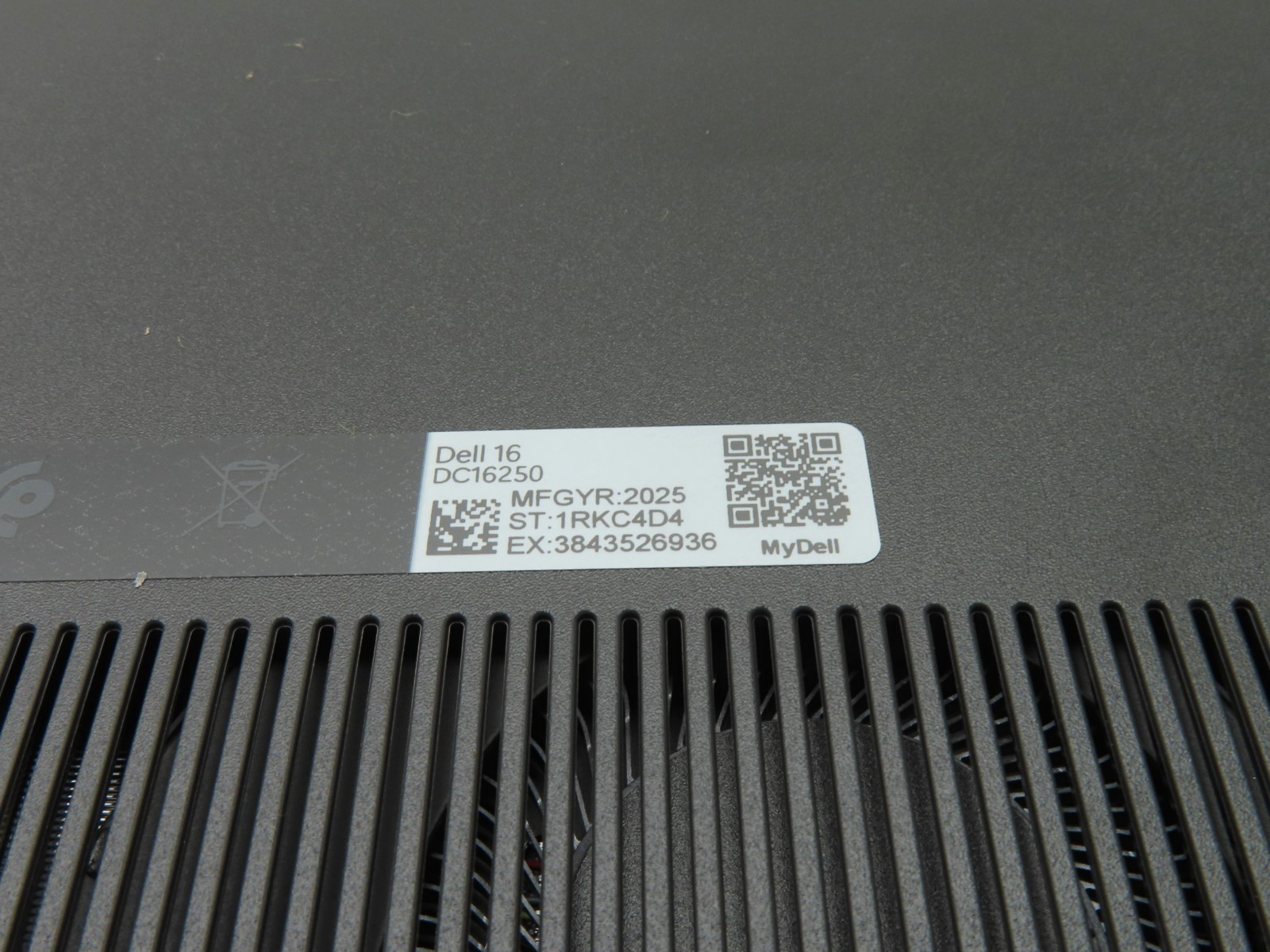 Dell 16 DC16250 16″ Touch Intel Core 7 150U 16GB RAM 1TB SSD WTY 05/27