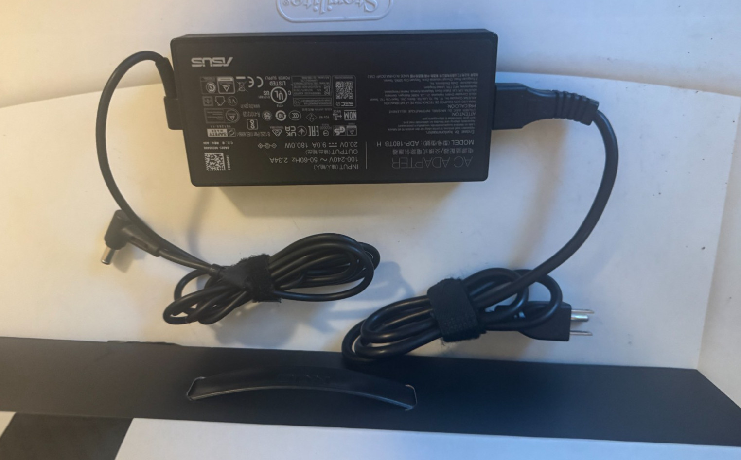 Asus ROG Zephyrus G14 GA401 144Hz FHD 3.3 GHz Ryzen 9 5900HS 16GB 1TB RTX 3060
