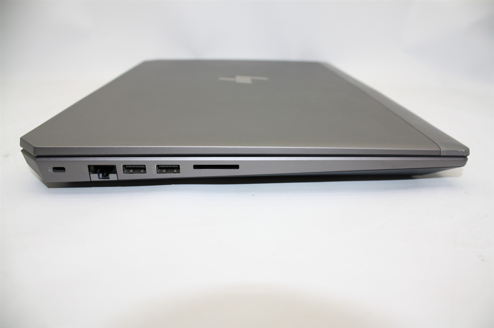 15.6″HP ZBook 15 G5 Xeon E-2176M 2.70GHz RAM 32GB NVMe 512GB Quadro P2000