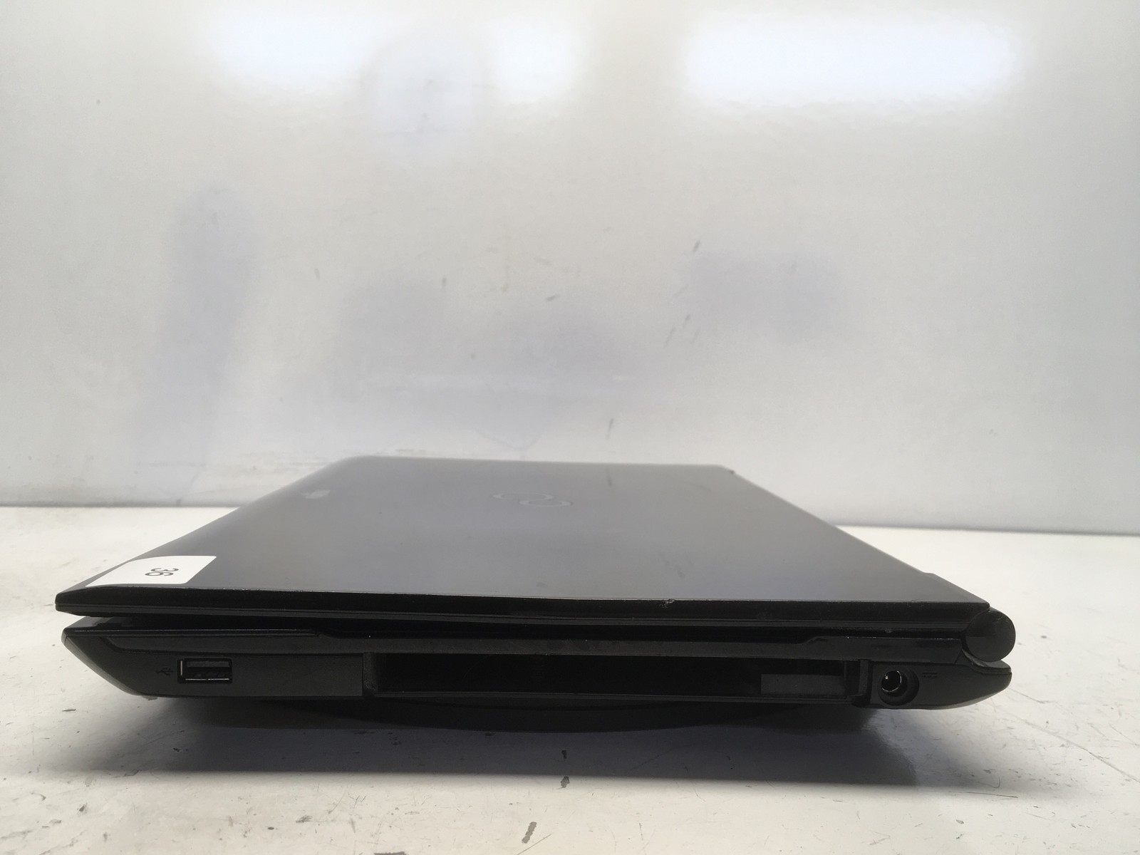 Fujitsu LifeBook AH532 Intel i3-2350M 2.3GHz 2 GB NO HDD No Batt