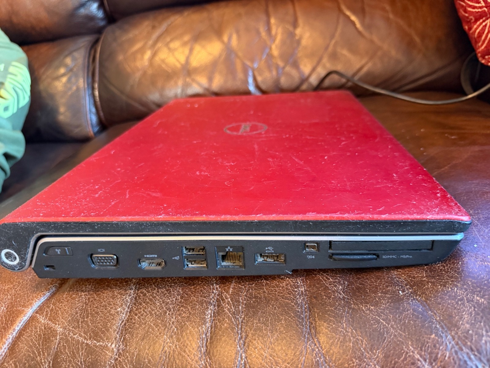 DELL STUDIO 17 – laptop running Ubuntu 320gb hard drive Core 2 duo