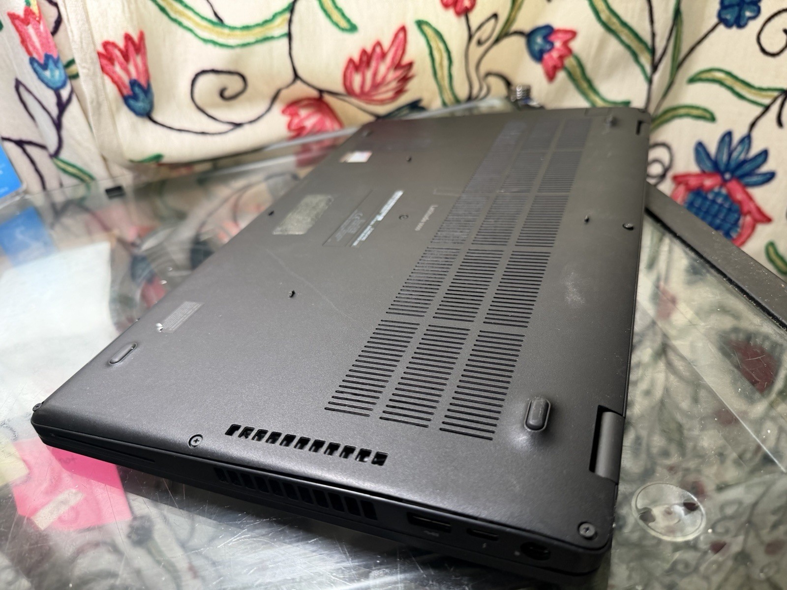 Dell Latitude 5500 15″Laptop – i7-8665U,8 GB RAM , NO SSD )excellent 🔋