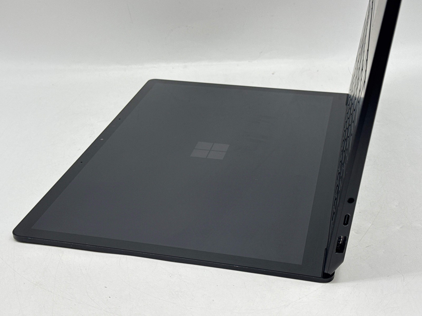 Microsoft Surface Laptop 4 13.5″ i5-1145G7 8GB 512GB SSD Works Good – Bad USB Po