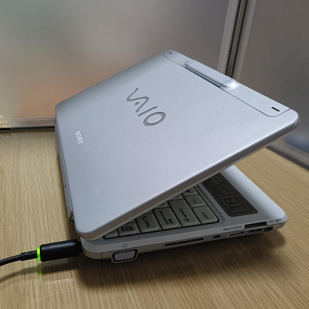 SONY VAIO TR5EB Celeron 900MHz 1GB RAM 40GB HDD DVD Used Japan Genuine