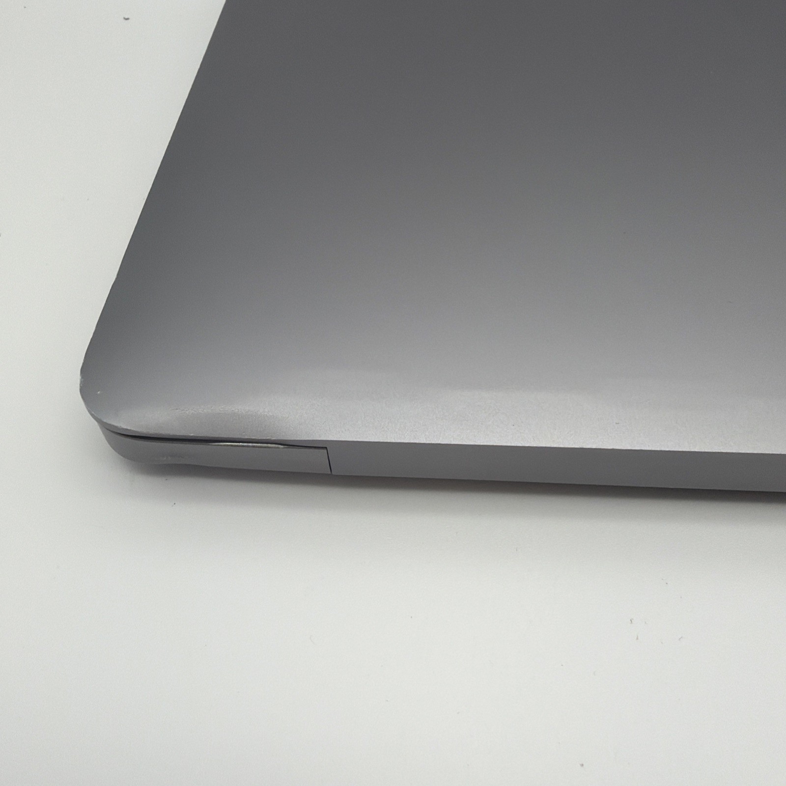 APPLE 2020 MacBook Air 13 A2179 MWTJ2LL/A i3-1000NG4 1.1GHz 8GB RAM 256GB (L64)