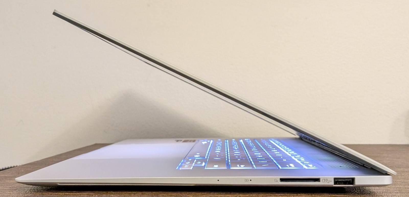 ASUS Zenbook S 16 3K 120Hz OLED Touch (Ryzen AI 9 365, 24GB RAM, 1TB SSD) White