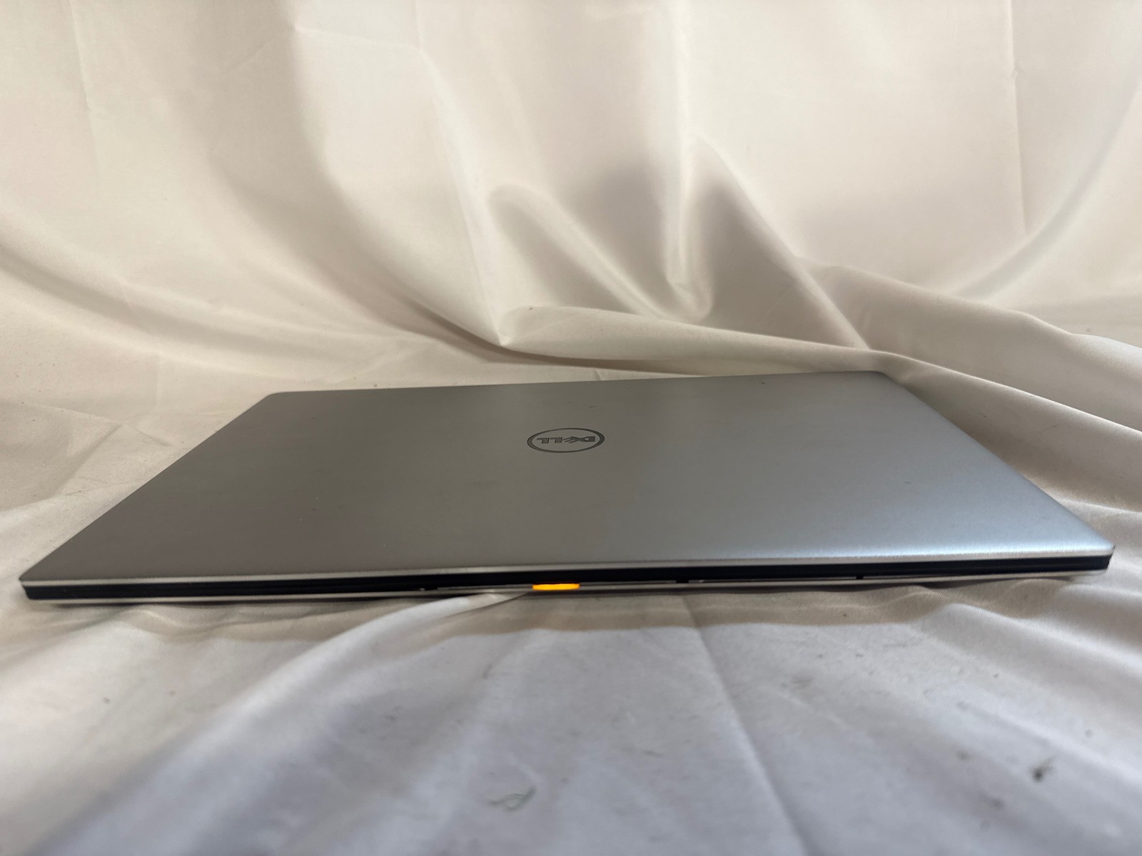 Dell XPS 13 9350 Intel Core i5-6200U 8 GB No Drive 13.3″