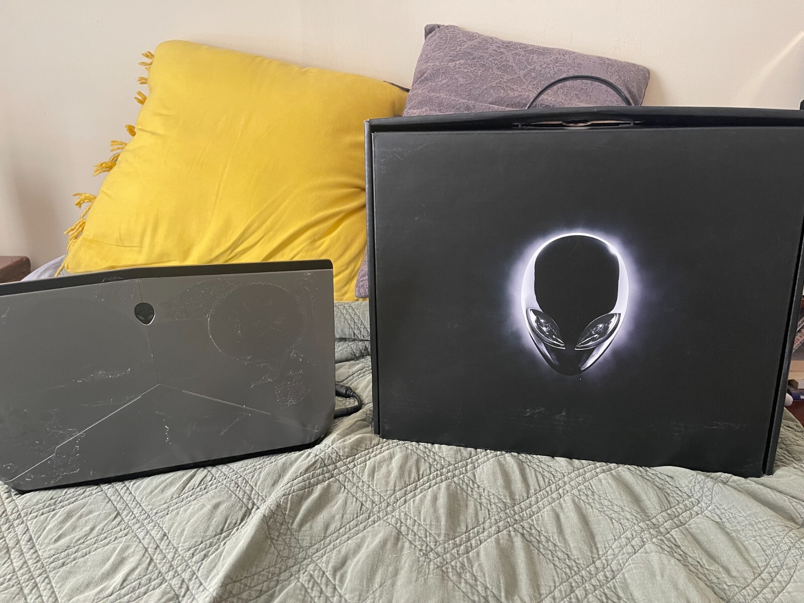 Alienware 15 r2 Gaming Laptop i5-4210H 8GB RAM NVIDIA GFX, black with case