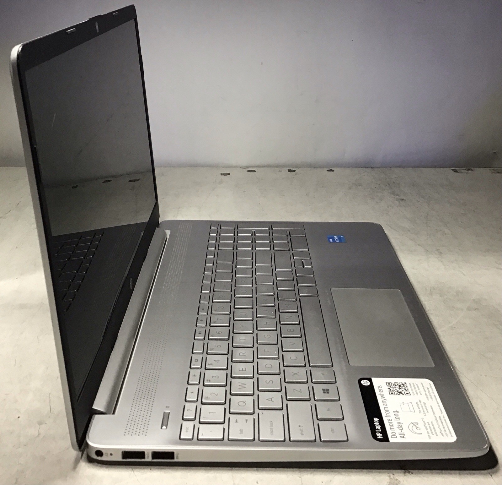 HP 15-DY2091WM Intel i3-1115G4 @ 3.00GHz 8GB Ram 256GB SSD *DAMAGED SCREEN*