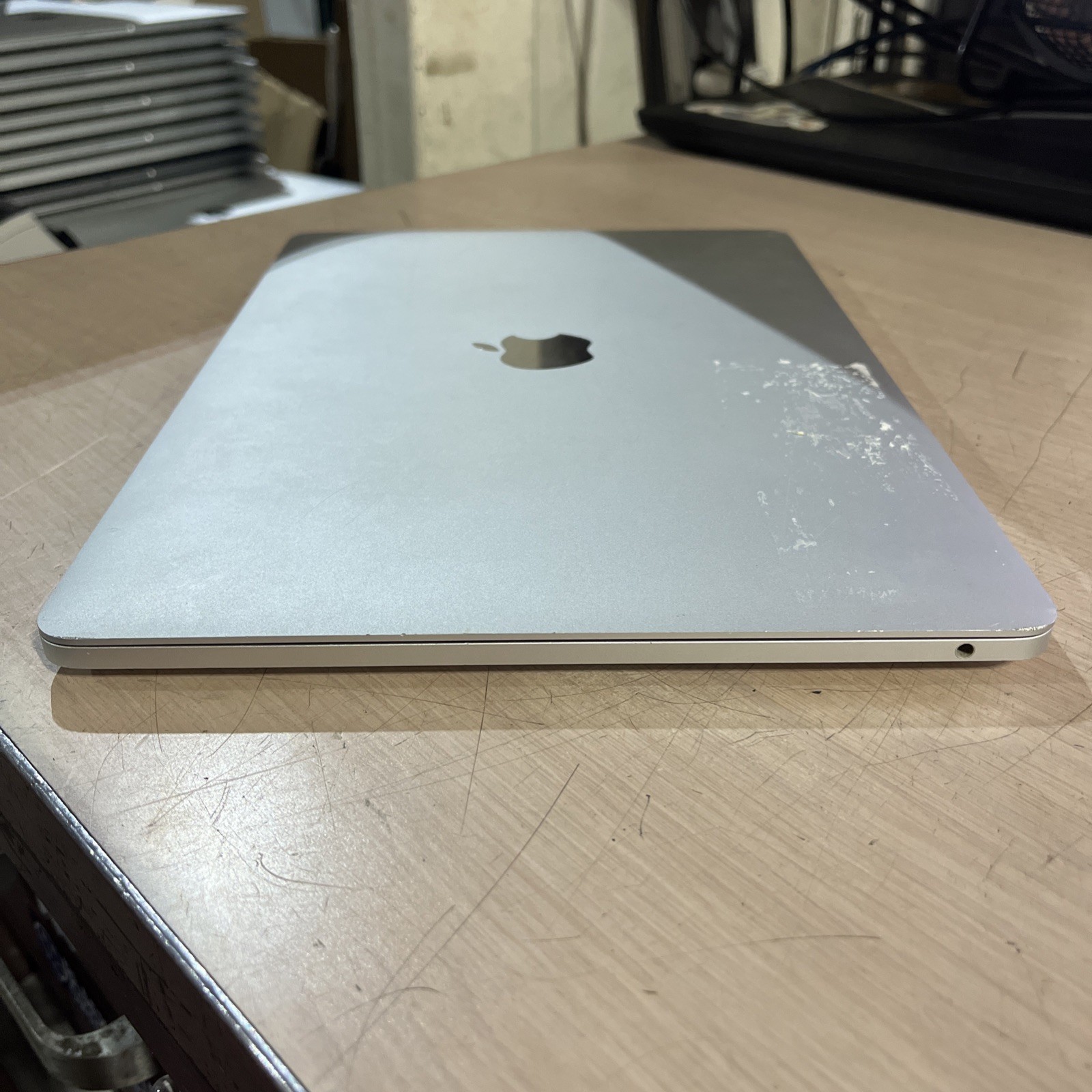 APPLE MACBOOK PRO “M1″ 8 CPU/8 GPU 13” 3.2GHZ 8GB RAM 256SSD