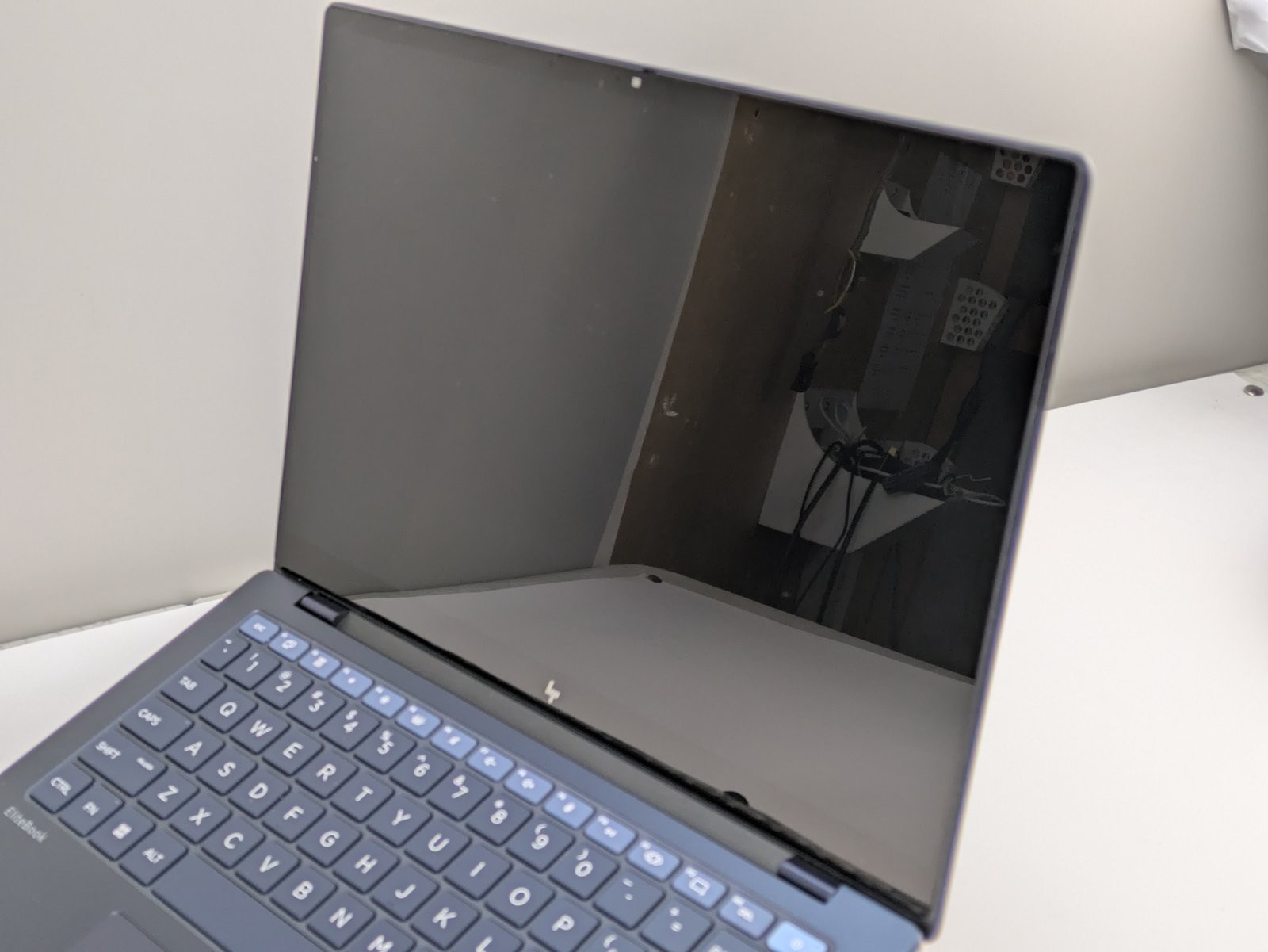 HP EliteBook Ultra G1q 14″ Snapdragon X Elite 16GB RAM 512GB SSD 2.2K W11P