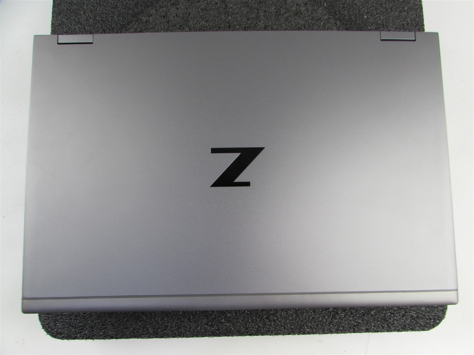 HP ZBOOK FURY 17 (G8) CORE I7-11850H 1TB SSD 32GB RAM RADEON PRO W6600M NO O.S