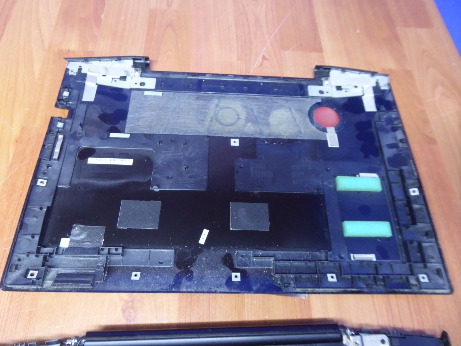 LENOVO y70-70 TOUCH 17.3″ LAPTOP for parts or fix – sold as-is as pictured 80du