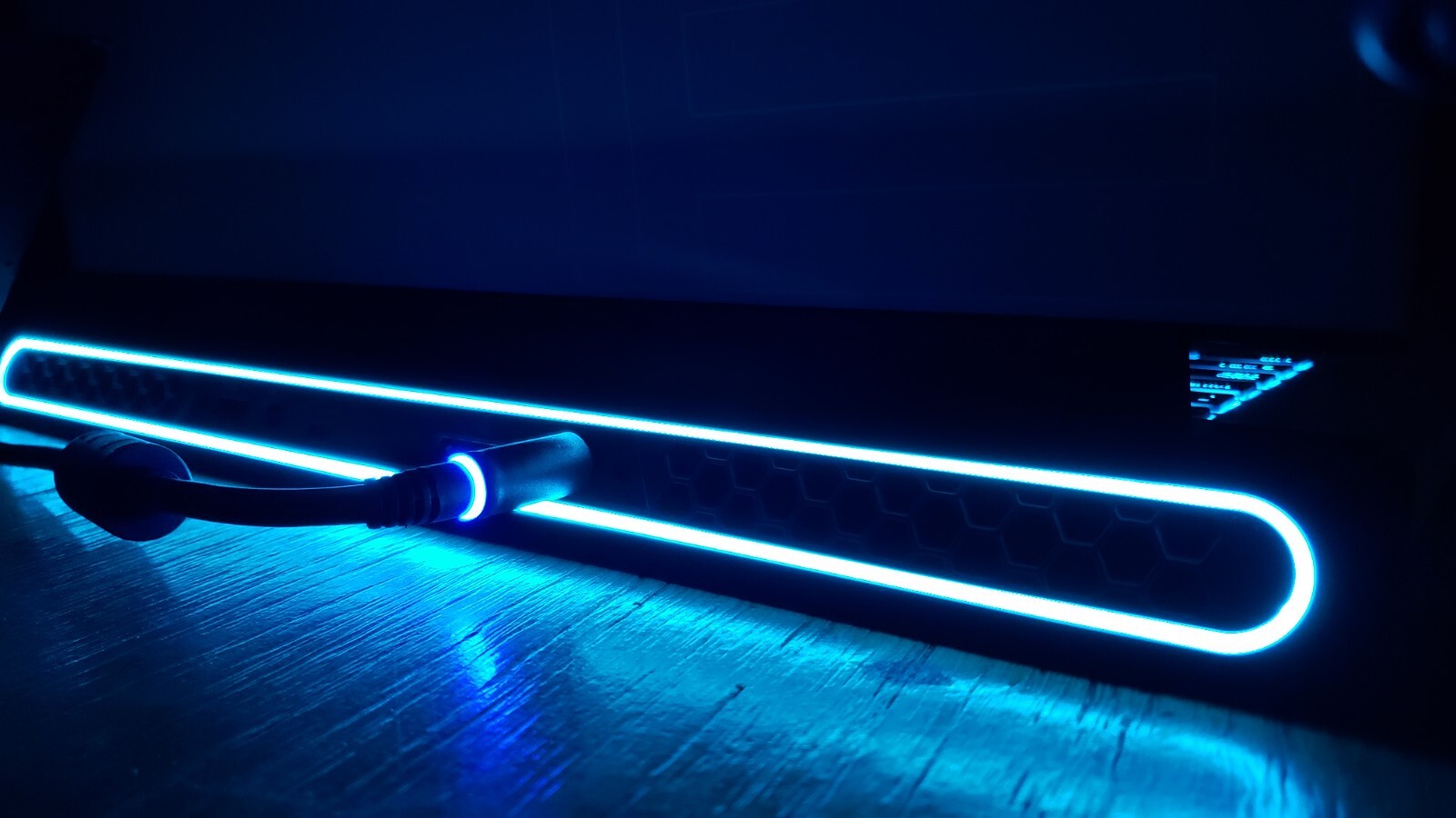 ALIENWARE M15 R2 15.6″ 4TB NVIDIA RTX 2070 OLED 4K 16GB Lunar Light Computer