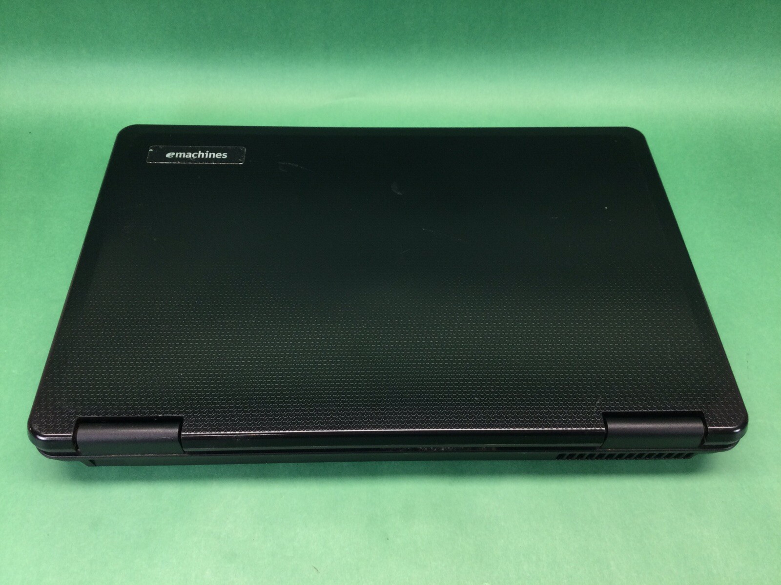 eMachines E527 Series E527-2537 – 15.5” Laptop – UNTESTED
