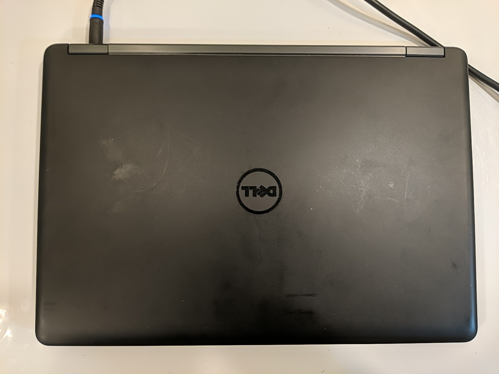 Dell Latitude E5450 (i5-5200U, 8GB Ram, 466GB HD) Win 10 + Charger – WORN KEYS