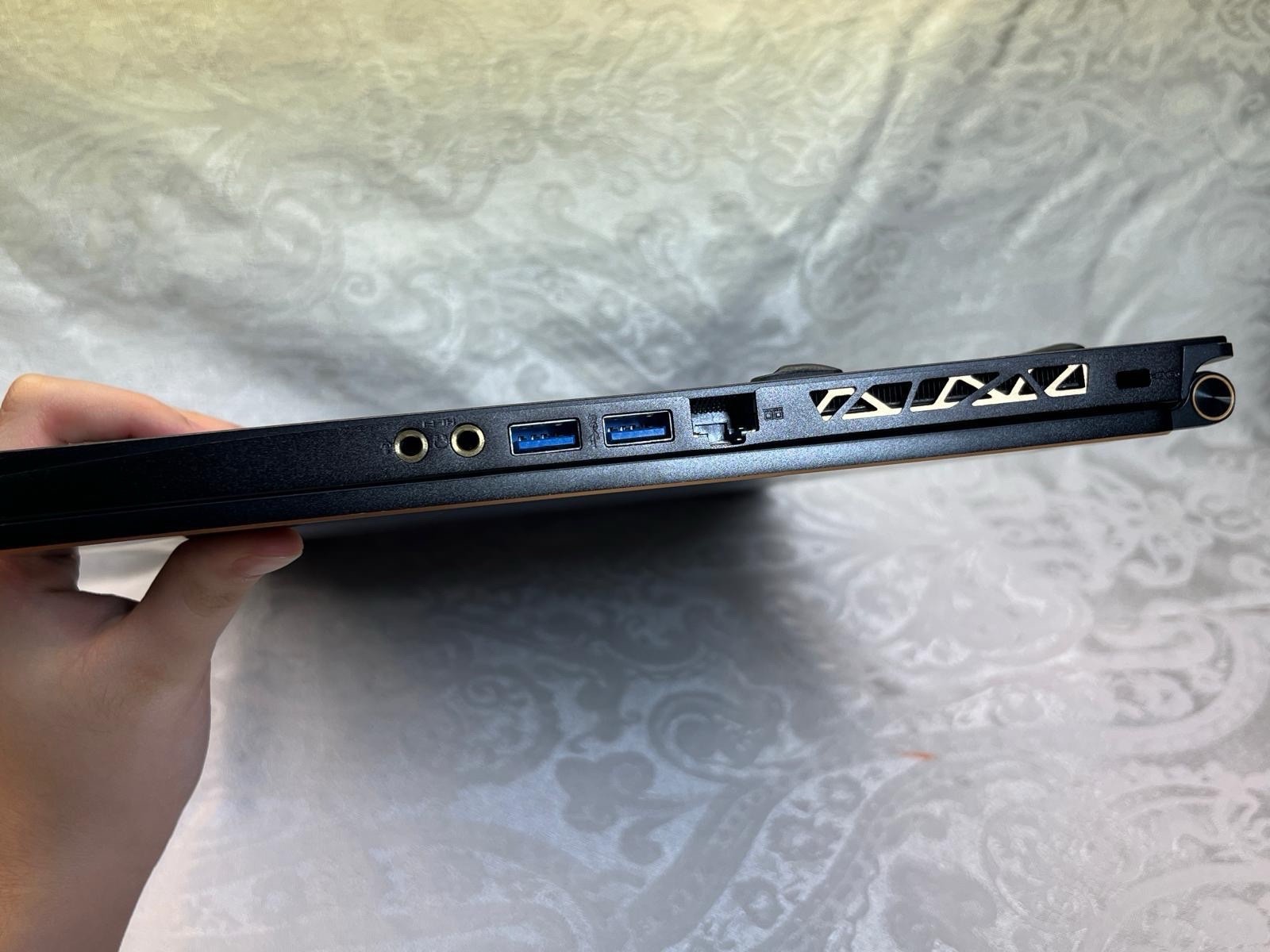 MSI GS65 STEALTH-1668 Thin 15.6 144Hz 7ms Ultra Thin and Light Gaming Laptop