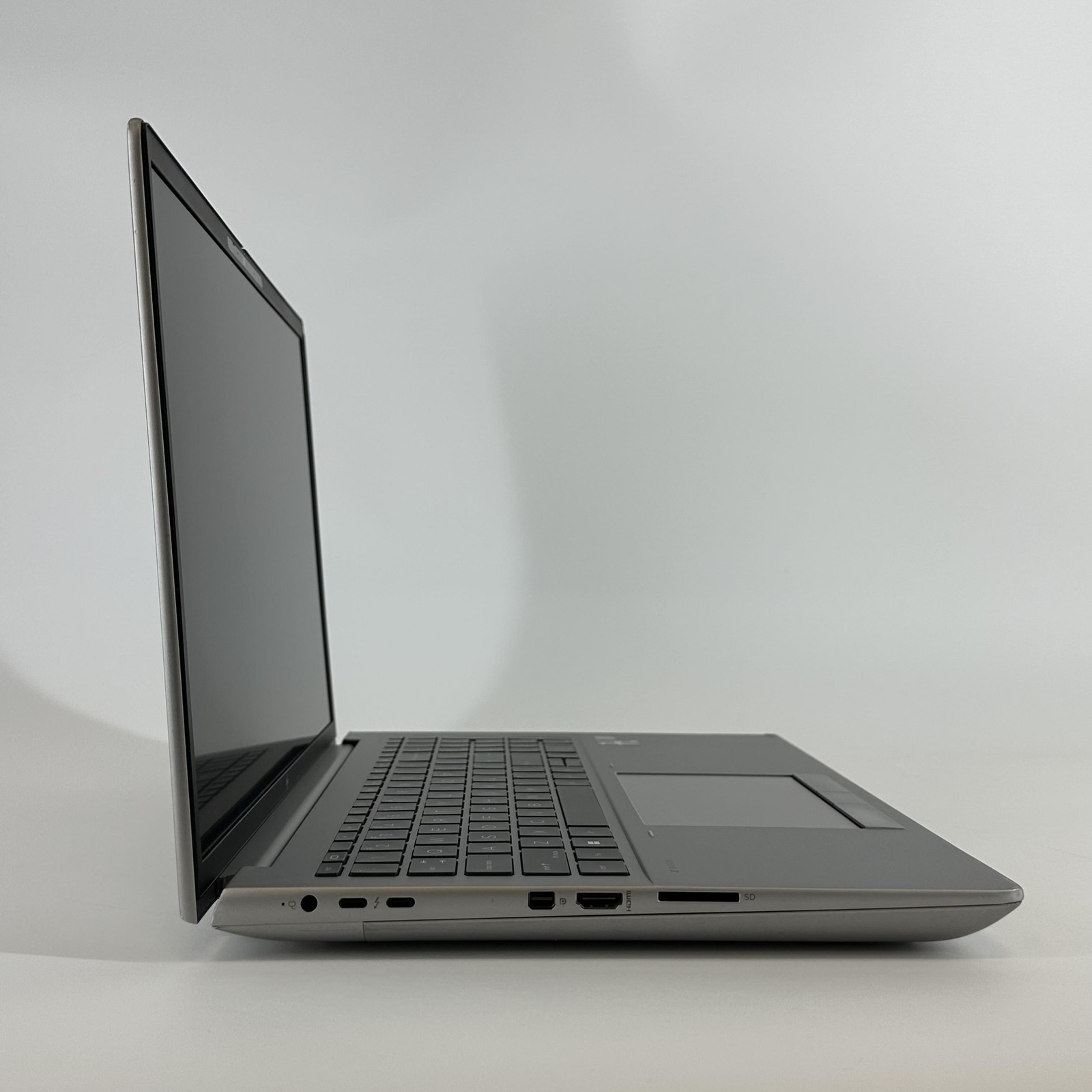 HP ZBook Fury 16 G9 FHD+ 2.1 GHz i7-12850HX 64GB 1TB RTX A4500 -Muffled Speakers