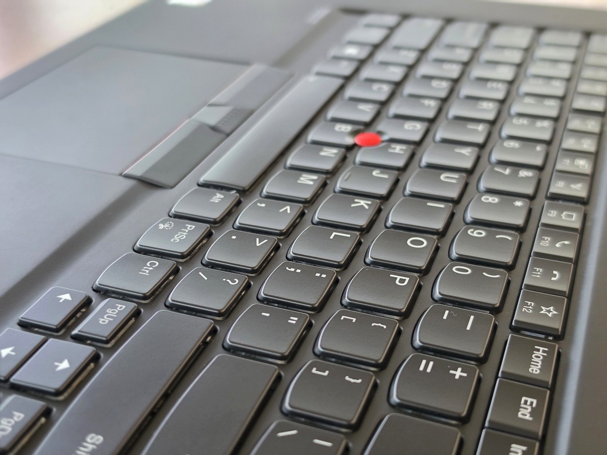 Lenovo ThinkPad P1 Gen 3 i9-10885H 16GB 15″ 4K HDR 3840×2160 OLED NVIDIA T2000