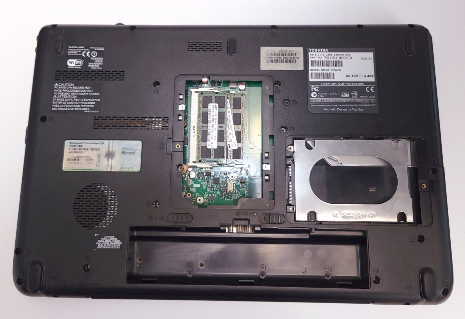 Toshiba Satellite L500 – Pentium T4400, 4 GB RAM, eSATA, VGA out, Keypad