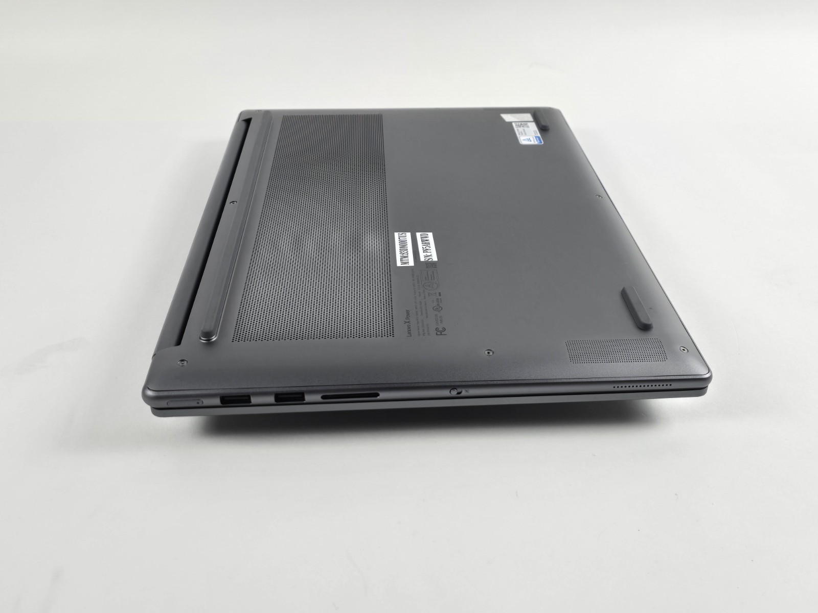 DEFECTIVE Lenovo Yoga Pro 9i 16 32K Core Ultra 9 185H 32GB 1TB SSD RTX 4 G3D