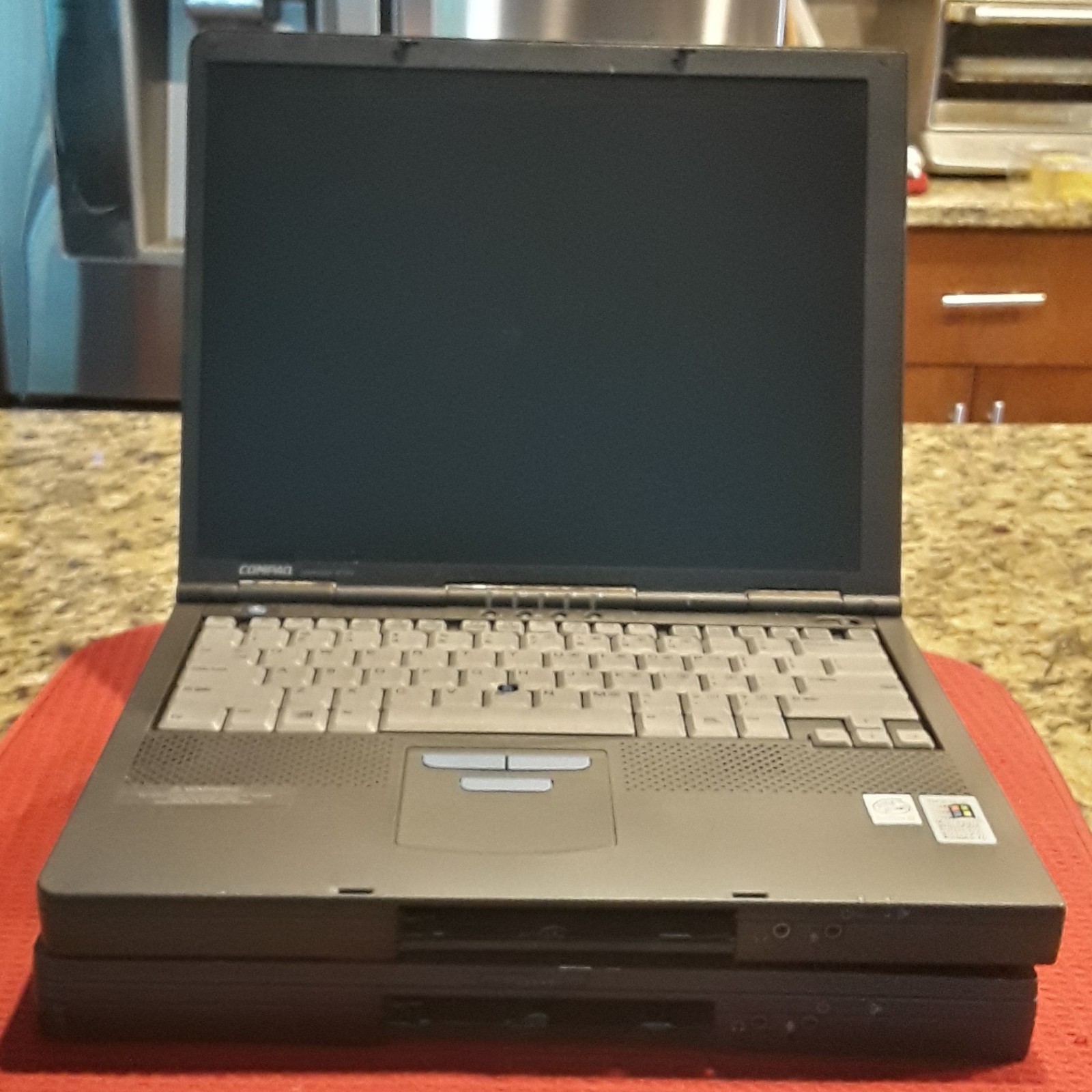 2 Vintage Compaq Armadas M700 Pentium III, 14.1″ screen No HDD/OS/Charger