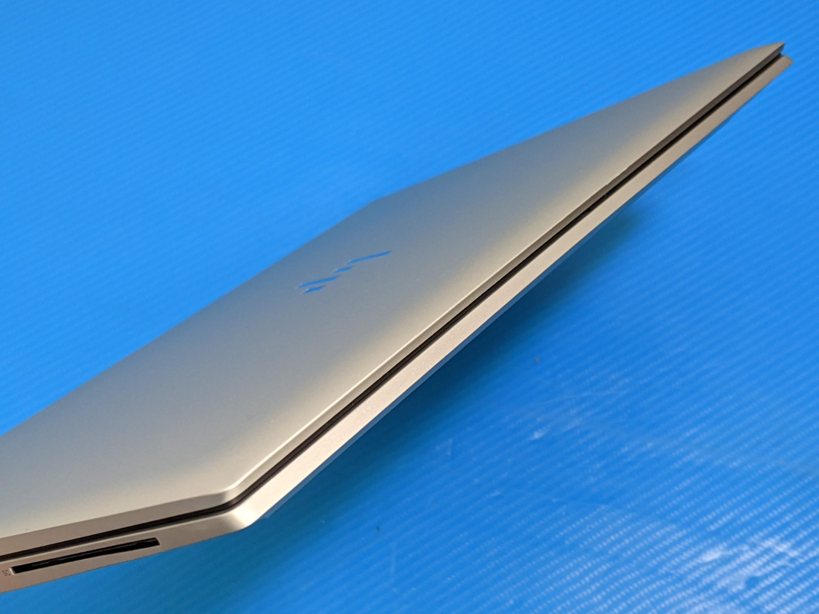 HP EliteBook 840 G8 14″ FHD Wolf Security vPRO i7-1185G7 3GHz 8GB 256GB SSD W11P