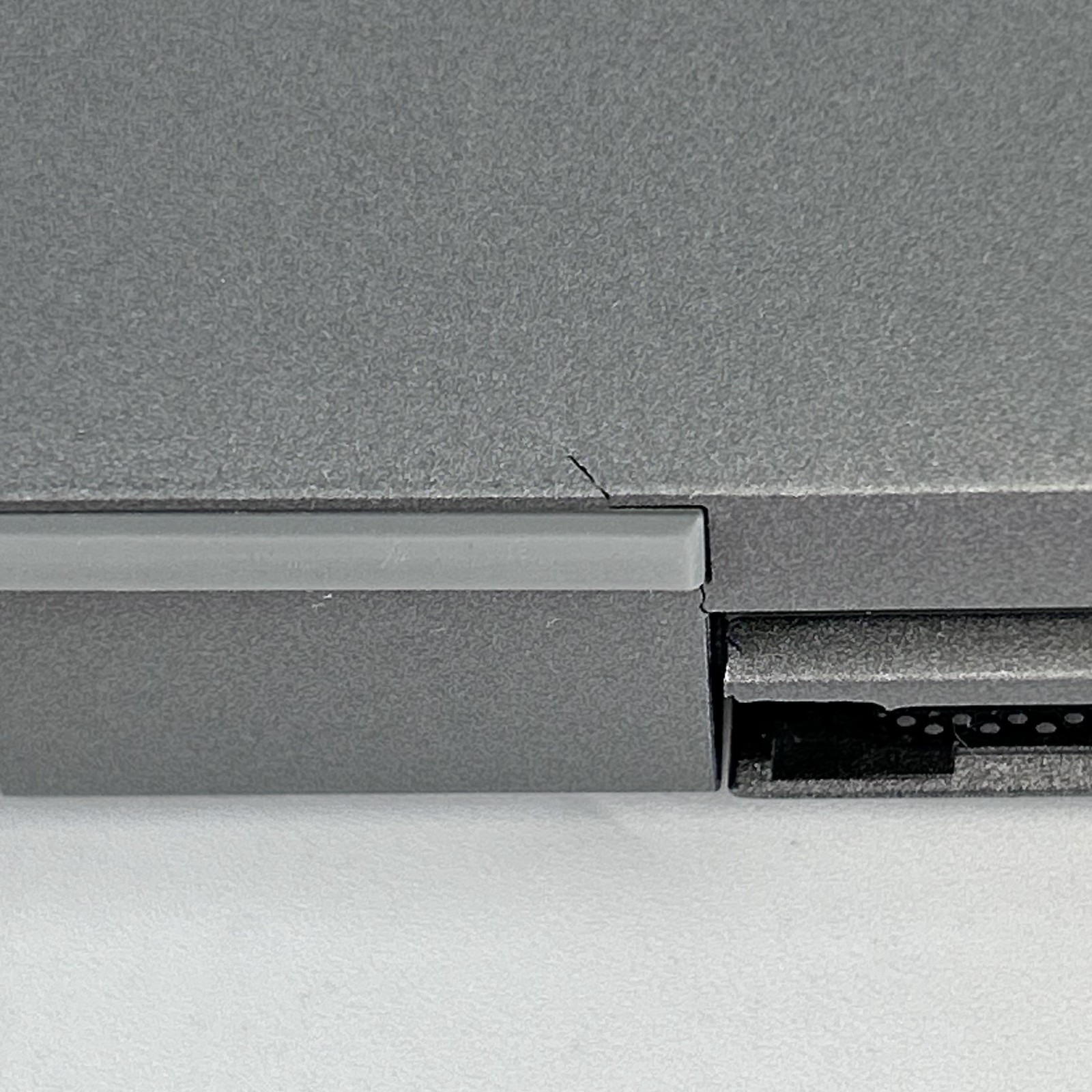 Dell Latitude 5440 14 Gray FHD 1.6 GHz i5-1345U 16GB 256GB SSD Good FRAME SPLIT