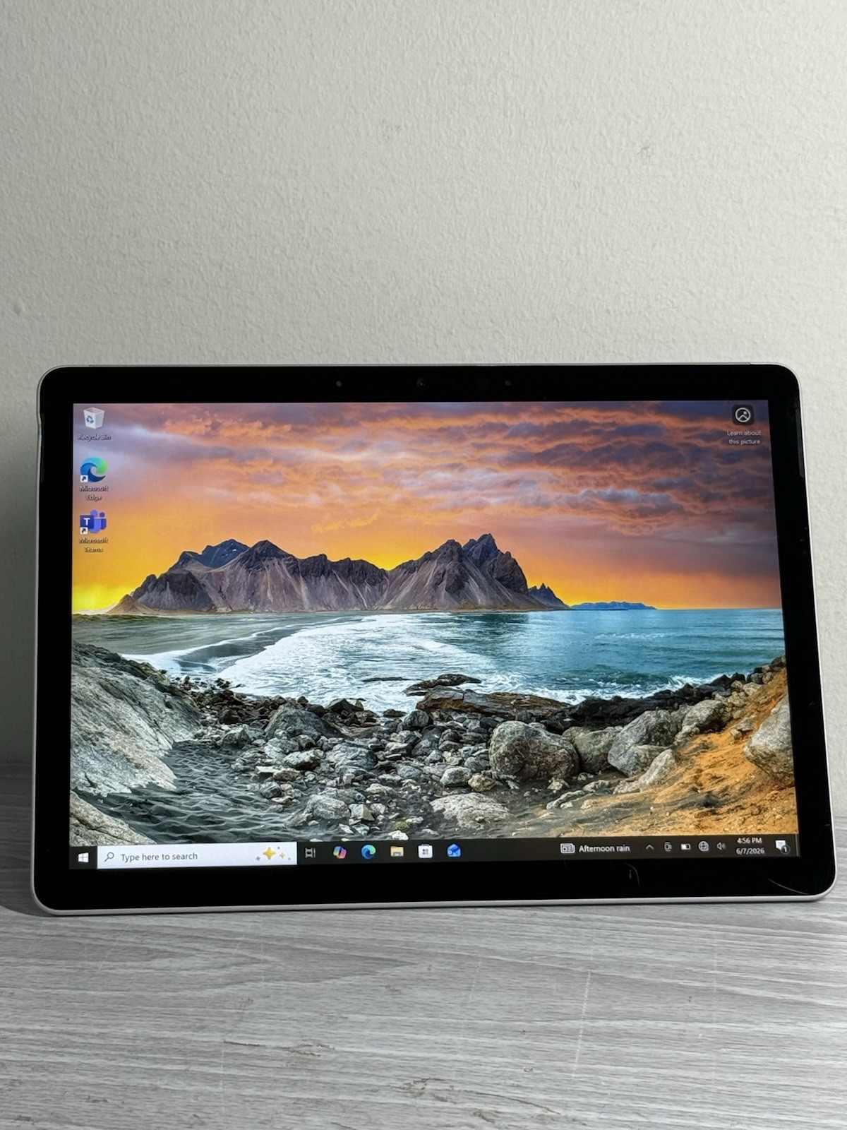 Microsoft Surface Go 2 – Intel Pentium 4425Y 4GB Ram 64GB SSD Windows 10