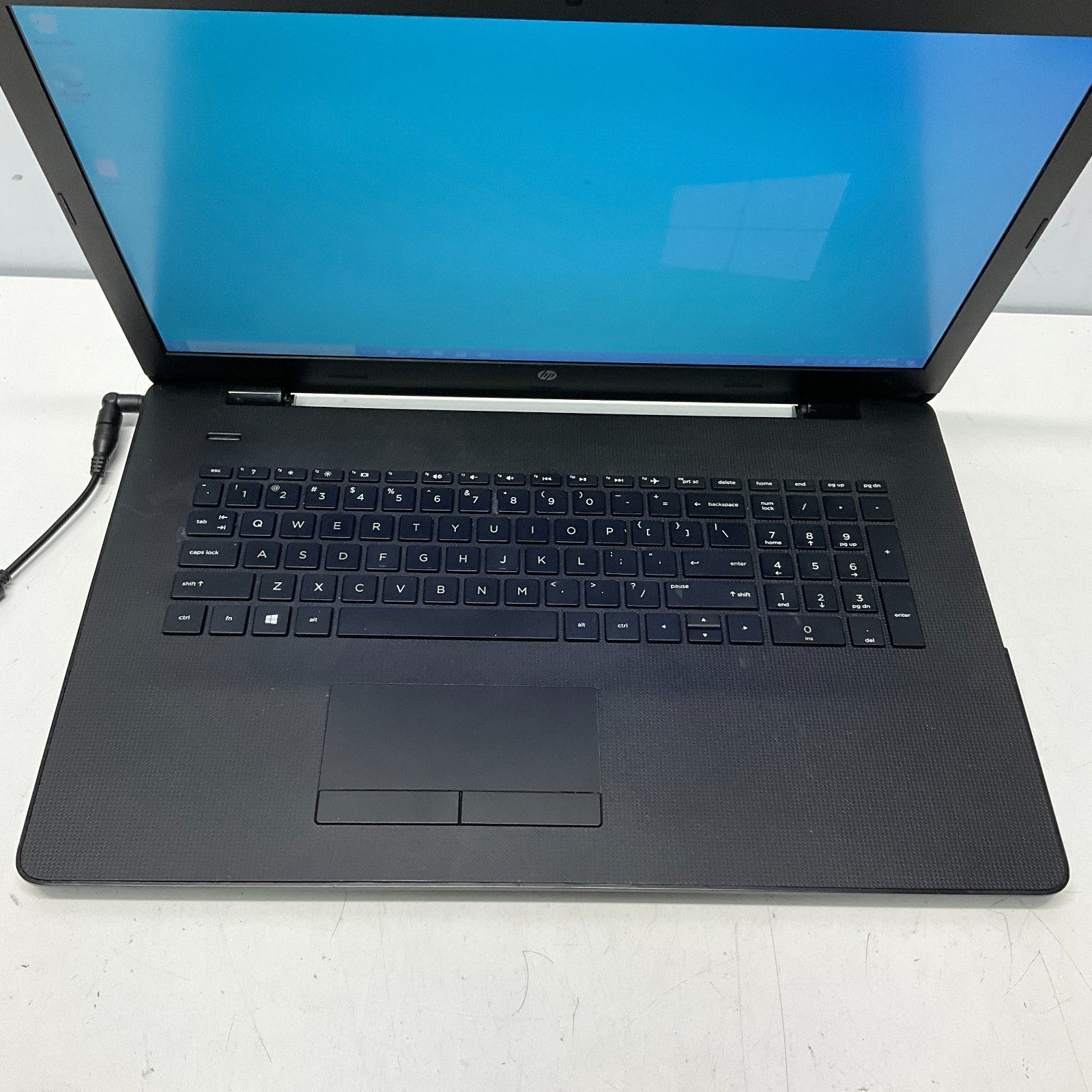 HP 17-AK061NR 17.3″ Laptop AMD A9-9420 4GB 250GB SSD Windows 10 Pro NO BATTERY