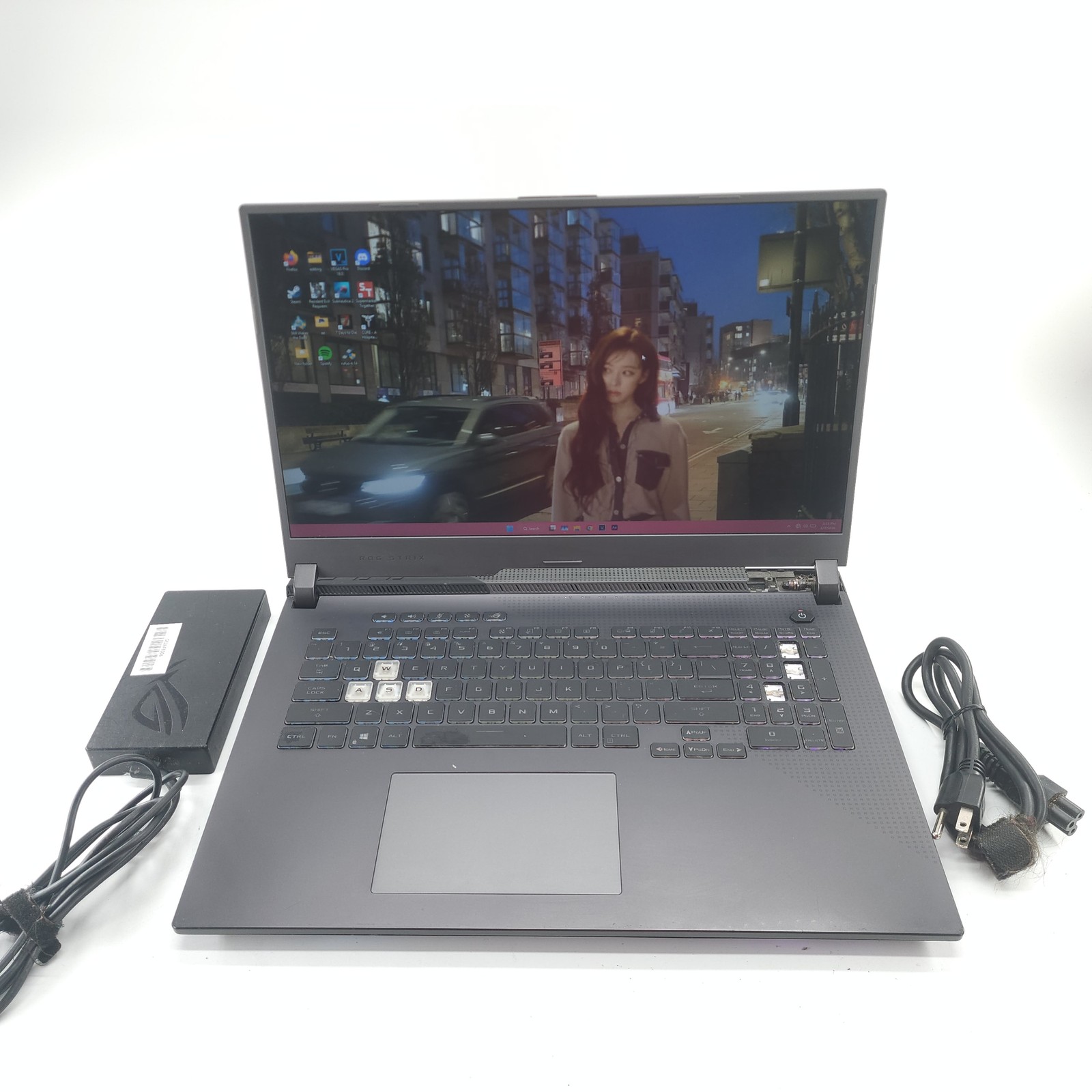 Asus ROG Strix G17 Ryzen 7 5800H 3.2GHz 16GB RAM 512GB RTX 3050 Ti **READ