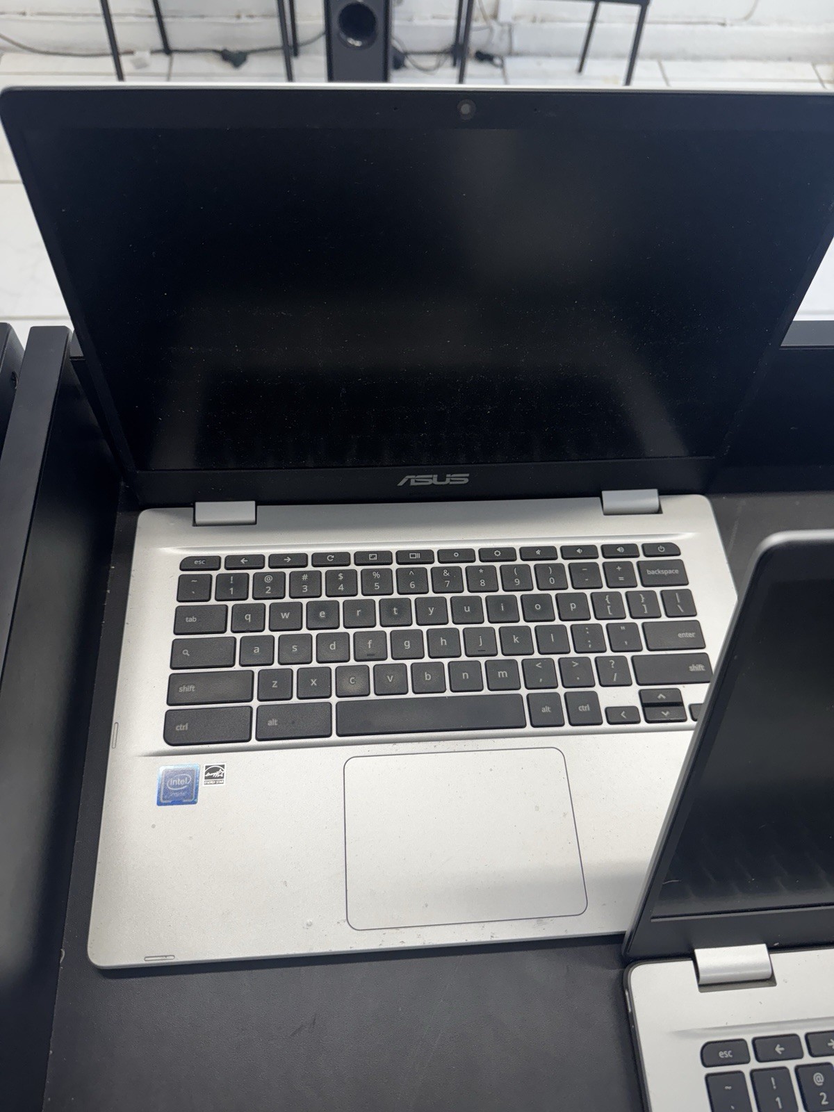 Asus Chromebook C423NA ( C423na-wb04 ) NO POWER x2