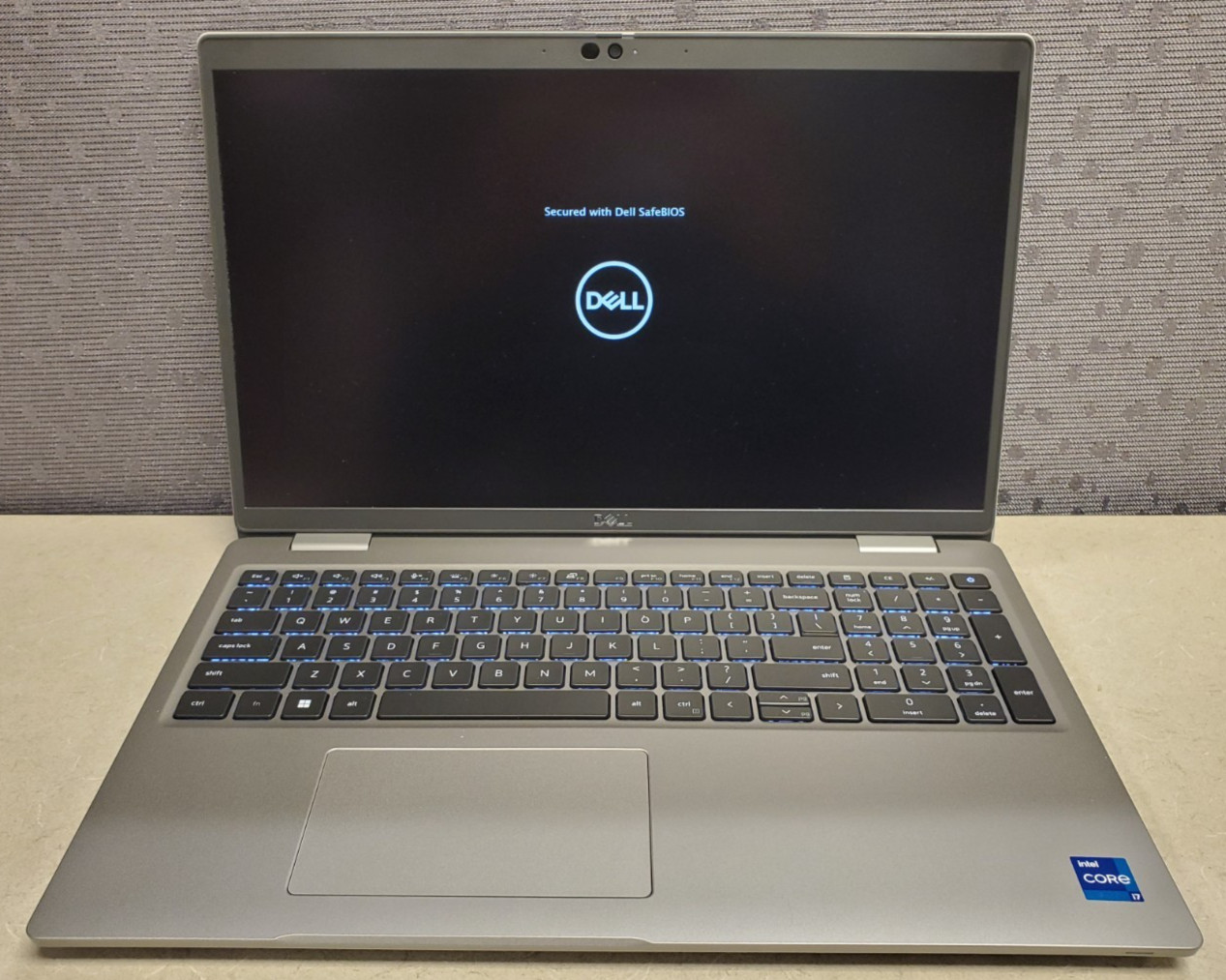 DELL Precision 3570 w/power adapter
