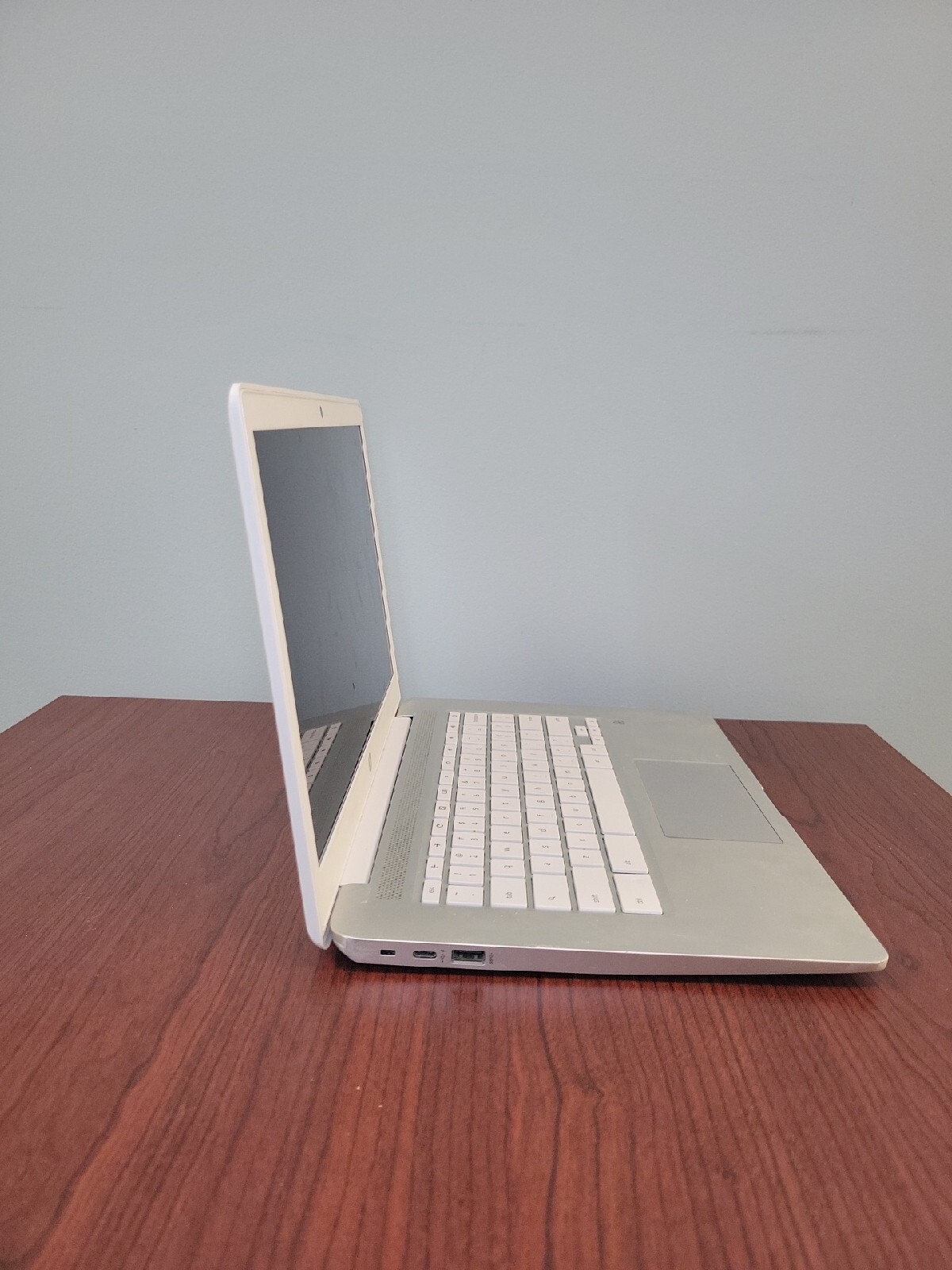 HP Chromebook 14, 14″ Full HD Touchscreen Display, For Parts Or Repair