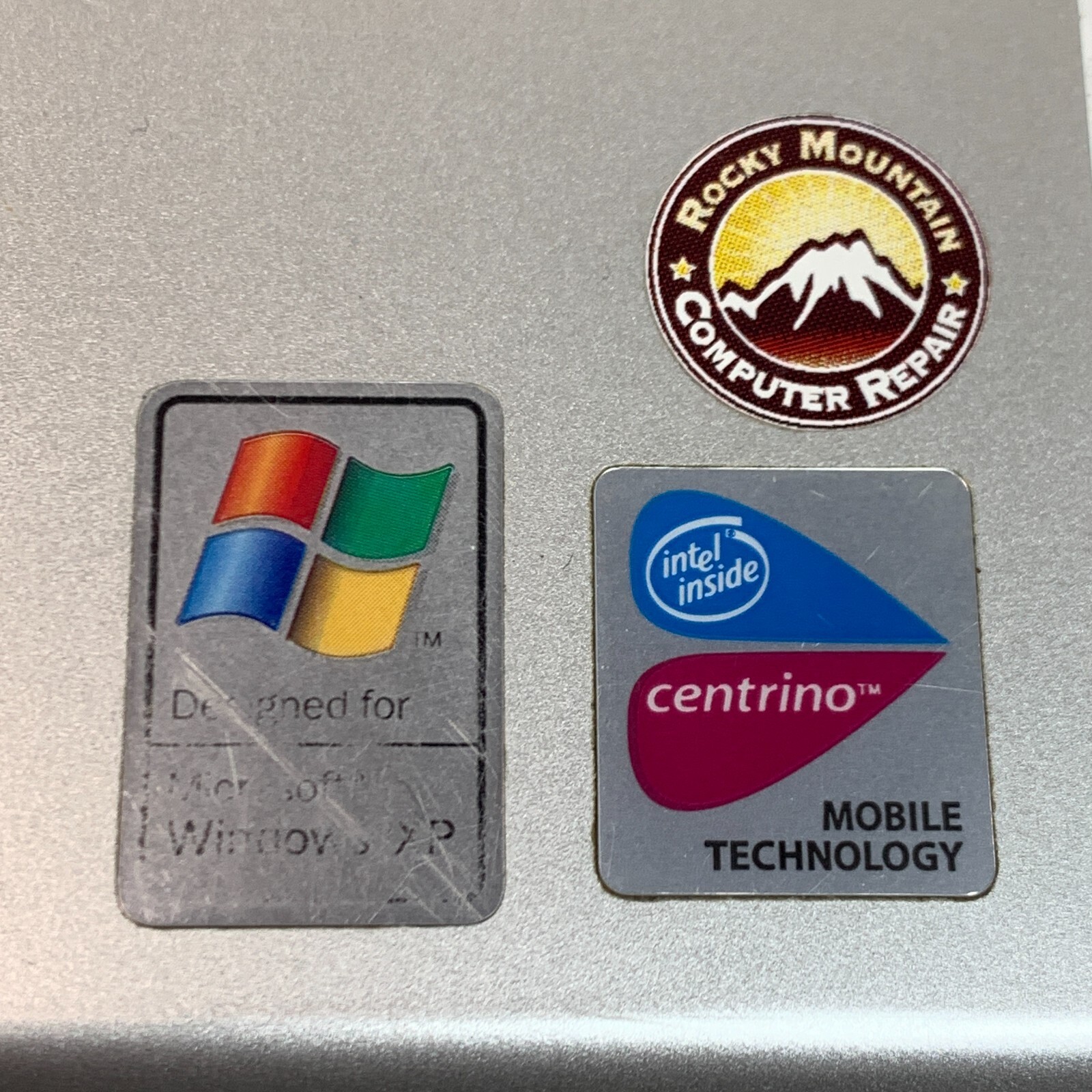 Dell Inspiron 9300 17″ Laptop Pentium M 2.0GHz 1GB RAM 100GB HDD XP (FOR PARTS)