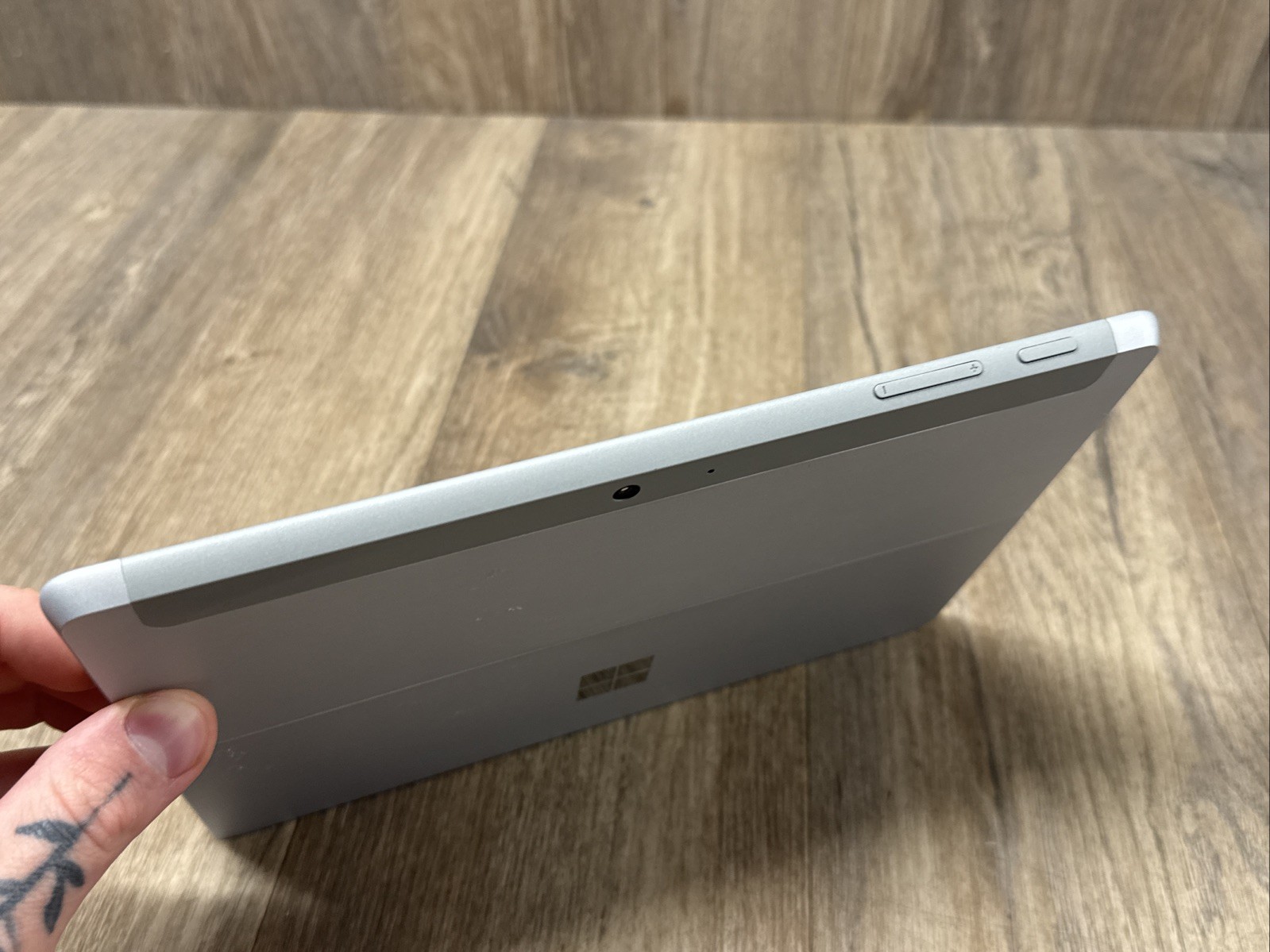 Microsoft Surface Go 2 1901 Intel m3-8100Y 1.10GHz 8GB RAM 128GB SSD Win 11 Pro