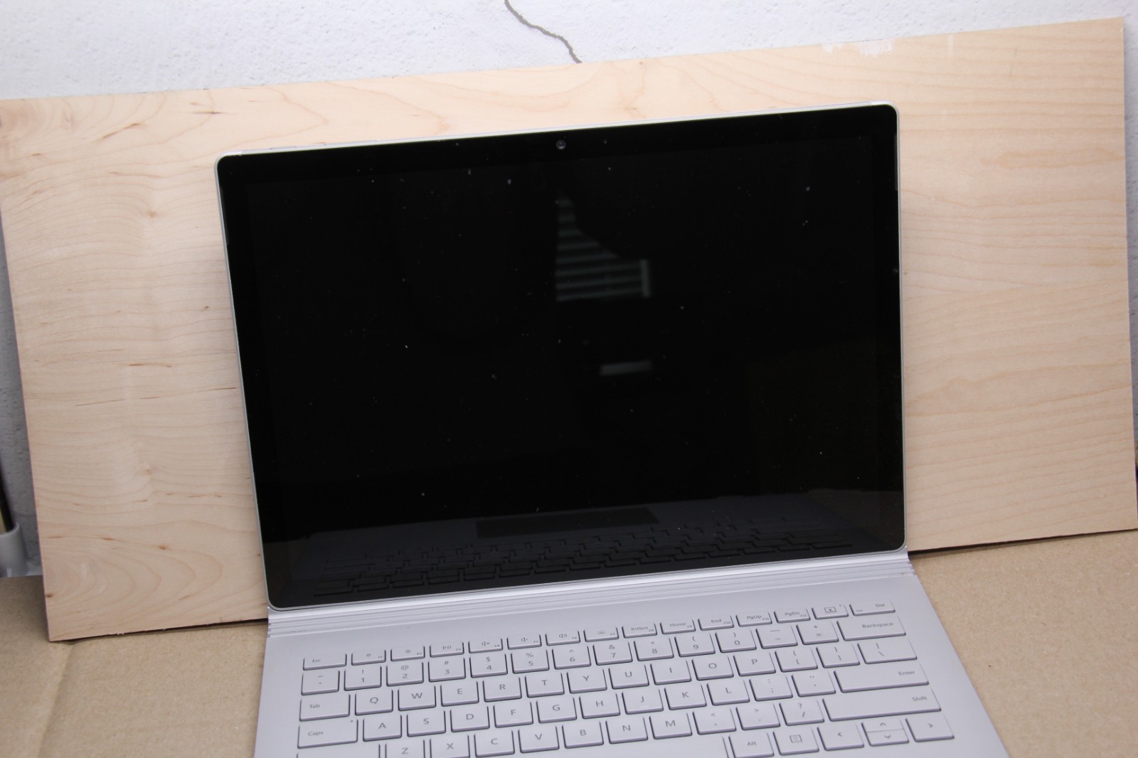 Microsoft Surface Book 2 13.3″ i5-8350U 1.90 GHz 8 GB RAM 256 GB SSD Win11