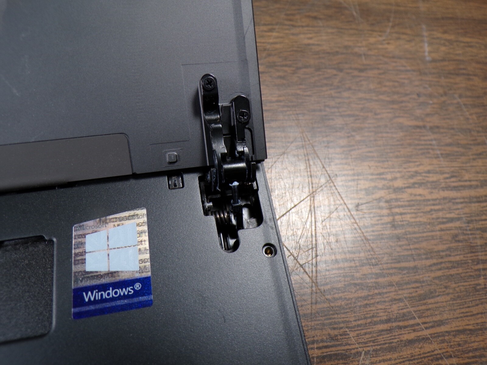 DELL LATITUDE 5290 2 IN 1 INTEL CORE I3 8TH GEN **UNTESTED/ POWER ON NO IMAGE *