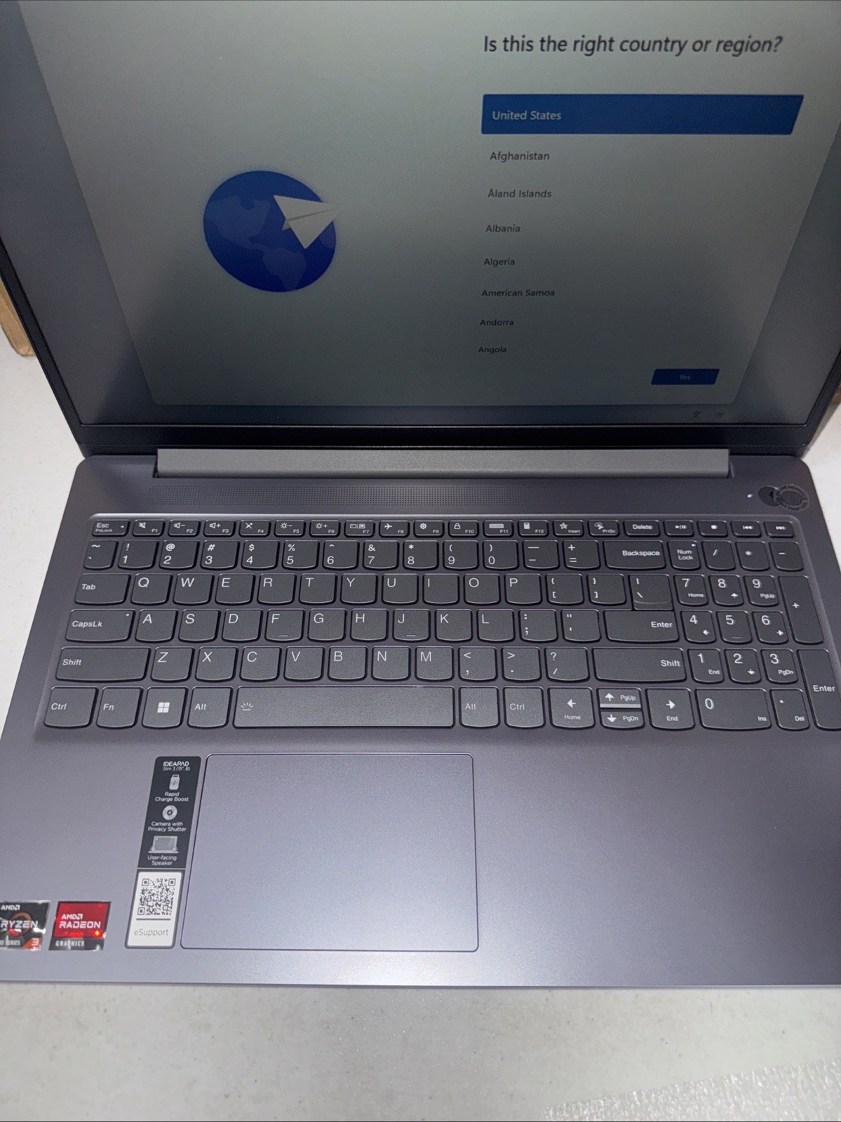 Lenovo IdeaPad Slim 3 Laptop 15.6″ FHD LED Ryzen 3 7330U 512GB SSD, 8 GB RAM