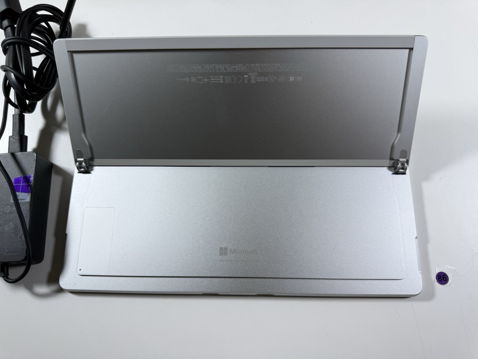 Microsoft Surface Pro 8 (1982) i5-1145G7 – 16GB RAM – 256GB 120Hz – Win 11 Pro