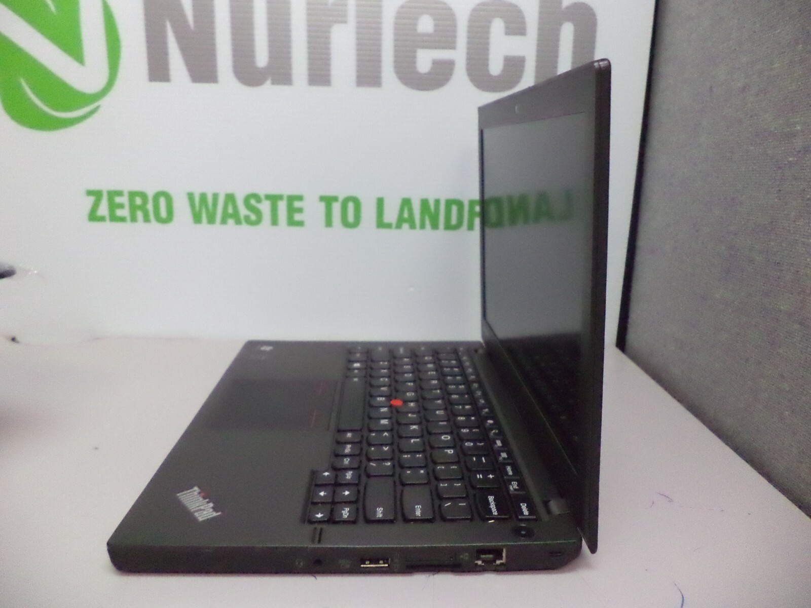 Lenovo ThinkPad X240 12.5″ i7-4600U 2.1GHz 8GB/320GB Webcam Laptop [No OS/AC]