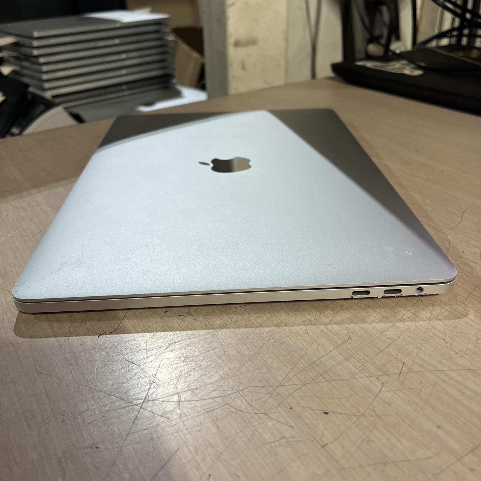 APPLE MACBOOK PRO 13″ TOUCH/MID-2017 CORE I5-7267U 3.1GHZ 8GB RAM 256SSD
