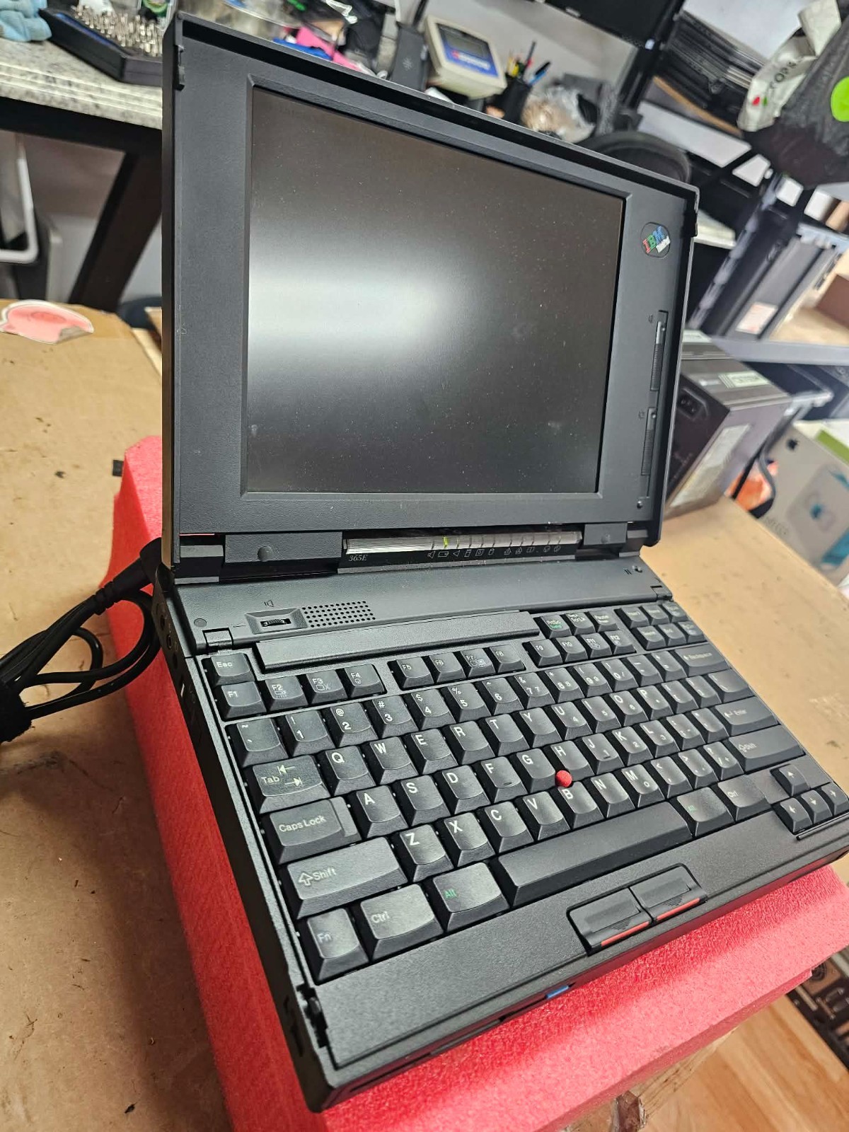 Retro IBM Thinkpad 365E Intel Pentium Laptop Notebook Clean Tested Powers/Posts
