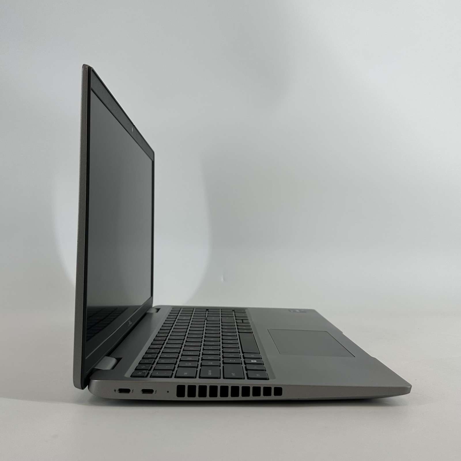 Dell Latitude 5540 15.6 2023 Silver FHD 1.9GHz i7-1370P 16GB 512GB SSD Very Good