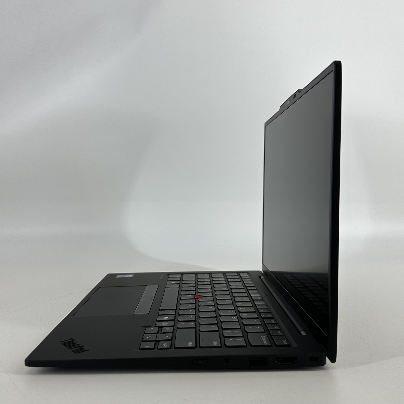 Lenovo ThinkPad X1 Carbon Gen 13 14 FHD+ TOUCH 2.0GHz Ultra 5 235U 16GB 256GB
