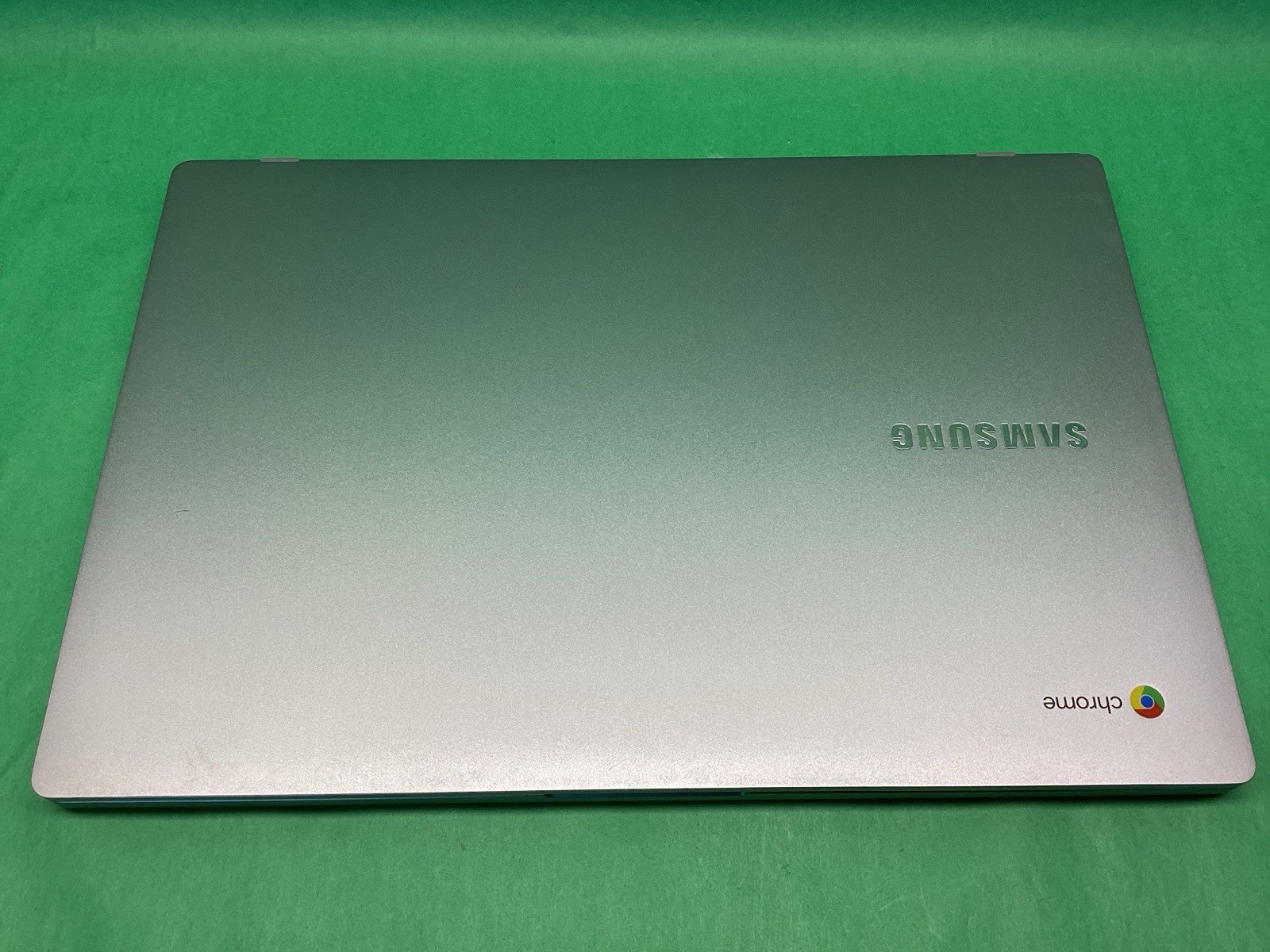 Samsung Chromebook ‎4+ XE350XBA-K01US Celeron N4000 – POWERS ON – UNTESTED