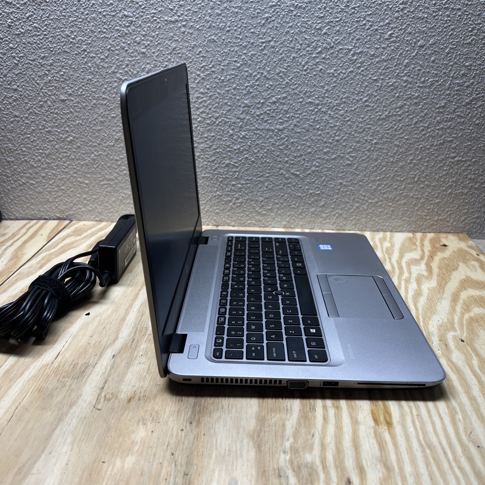 HP 840 Elite book G3 14″ FHD, Intel i5-6200U, 8GB, 256GB SSD, Win 11 Pro.